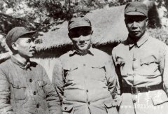 张鼎丞、邓子恢和陈士榘在宿北战役时的合影