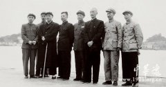 张鼎丞、邓子恢与福建省主要领导合影