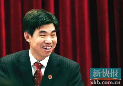 中石化一总经理否认收入高：央企里工资最低