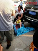 郑州交警驾宝马撞死6个月大婴儿